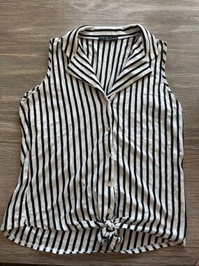 Kim & Cami Black and White Vertical Stripe Tie-Hem Button Down Tank